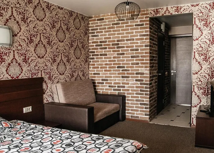 Mini-hotel La Menska 酒店 3*